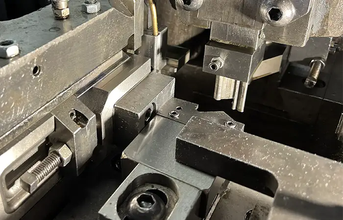 Fourslide machine